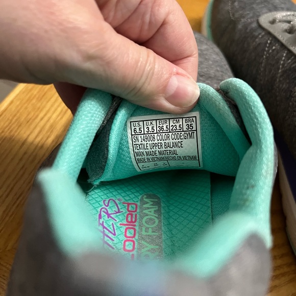 EUC Skechers air cooled memory foam sneakers - Picture 5 of 5